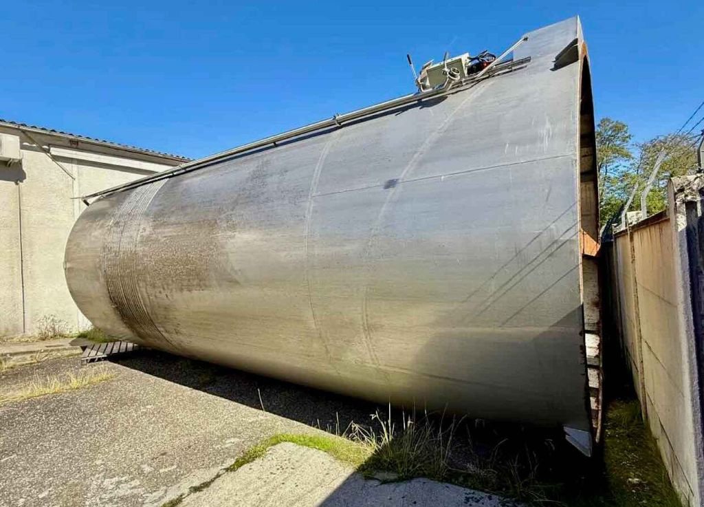 Sonstige Obsttechnik & Weinbautechnik Türe ait Sonstige | Cuve inox - Fond cuillère sur jupe - 700 HL, Gebrauchtmaschine içinde Monteux (resim 3)